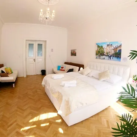 Palace - Wenceslas Square Pensionat 3*