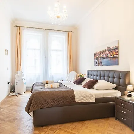 بيت ضيافة قصر - ساحة وينسيسلاس 3*