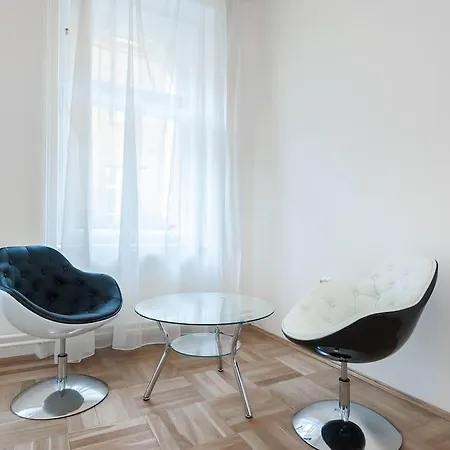 قصر - ساحة وينسيسلاس 3*