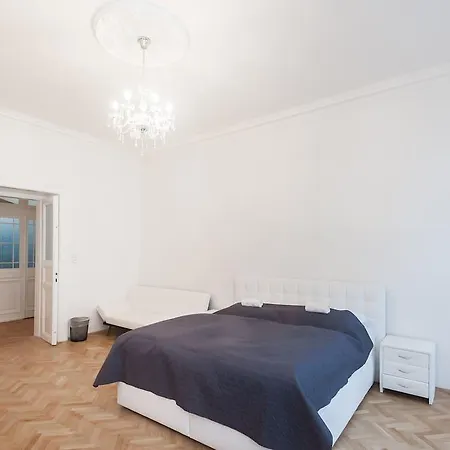 قصر - ساحة وينسيسلاس براغ